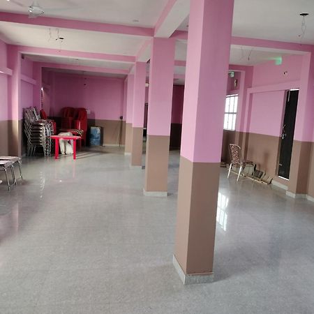 Hotel Radhey Krishna Патна Экстерьер фото