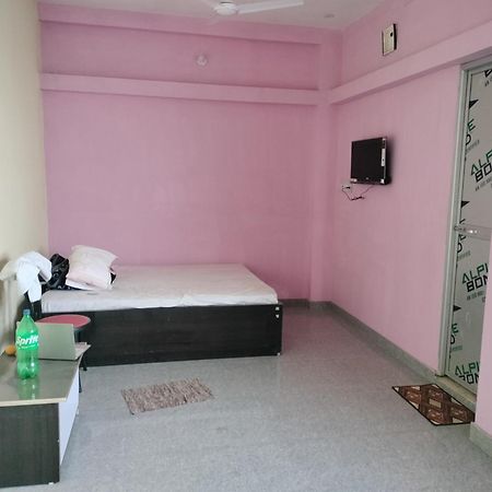 Hotel Radhey Krishna Патна Экстерьер фото