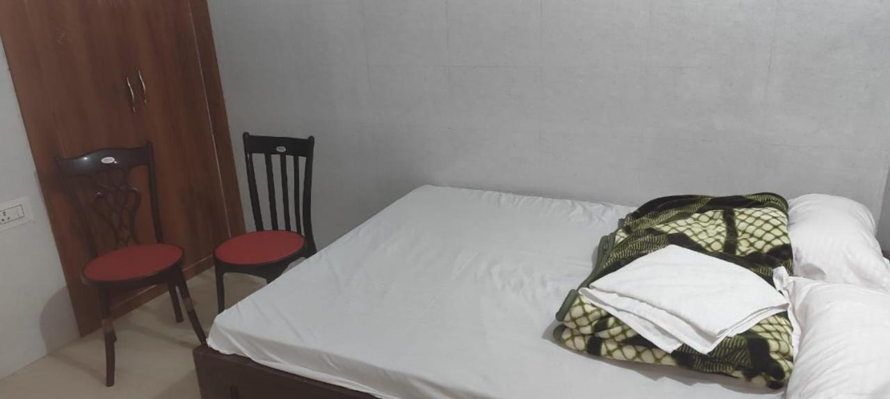 Hotel Radhey Krishna Патна Экстерьер фото