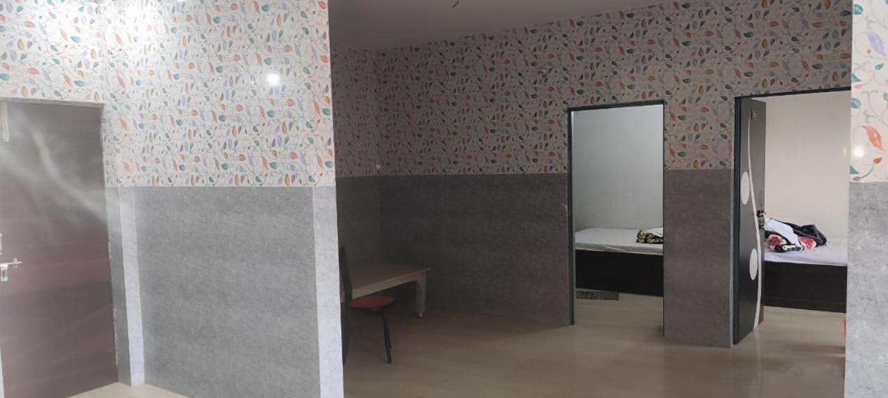 Hotel Radhey Krishna Патна Экстерьер фото