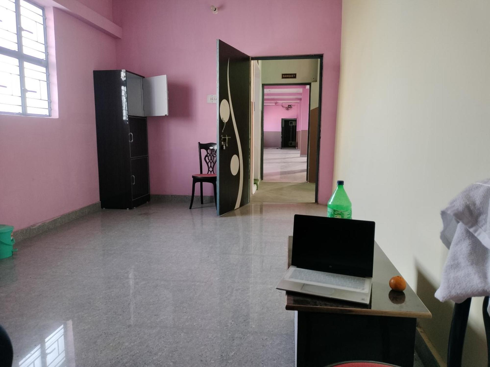 Hotel Radhey Krishna Патна Экстерьер фото